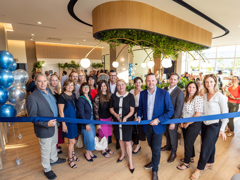Press kit | 2056-14 - Press release | New 550-Unit Neighborhood in Laval: Mostra Centropolis Officially Opens its Doors and Announces New Phases - Cogir Immobilier - Real Estate - <p class="">de gauche à droite :</p><p class=""><br></p><p class="">Serge Rossignol	Vice-président, exploitation chez Cominar</p><p class="">Jessica Piché	Directrice, marque et communications chez Cominar</p><p class="">Lorraine Da Costa	Directrice immobilière, Centropolis</p><p class="">François Vanier	Conseiller, développement chez Cominar</p><p class="">Stéphanie Labrecque	Directrice, développement chez Cominar</p><p class="">Karine Rodrigue	Directrice marketing, Centropolis</p><p class="">Mélanie Castonguay	Directrice immobilière adjointe, Centropolis</p><p class="">Patrycja Sychterz	Directrice principale, gestion d’actifs chez Cominar</p><p class="">Jacques Gladu	Directeur principal, complexes immobiliers chez Cominar</p><p class="">Marie-Andrée Boutin	Cheffe, développement et exploitation chez Cominar</p><p class="">Julie Lafrenière	Vice-présidente, développement chez Cominar</p><p class="">Alex Ratté	Directeur, gestion de projets chez Cominar</p><p class="">Jean-Marc Bélanger Chef des Opérations - Multi-Résidentiel Canada chez Cogir Immobilier</p><p class="">Mélanie Chauvette, Directrice régionale sénior chez Cogir Immobilier</p><p class="">Claudine Duperre, Directrice Marketing chez Cogir Immobilier</p> - Photo credit: JF Galipeau