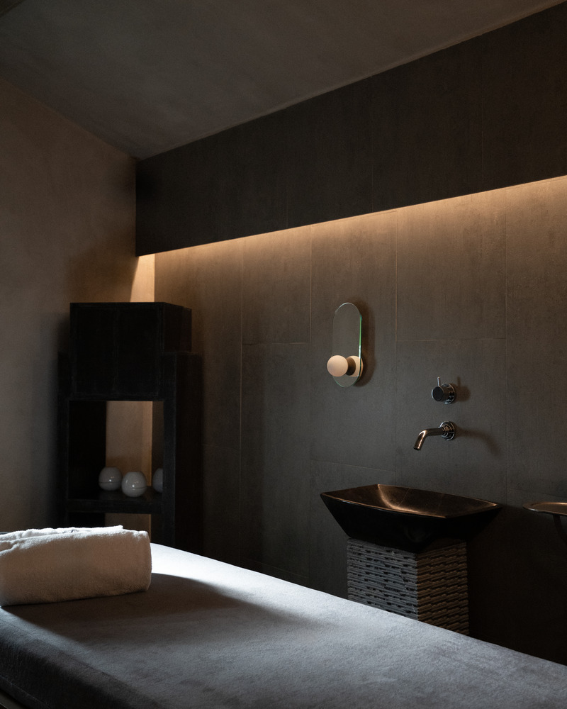 Press kit | 1942-03 - Press release | Luminaire Authentik Presents the New Chrome Collection - Luminaire Authentik - Lighting Design -  CHROME ARCH-S LA40  - Photo credit: Luminaire Authentik