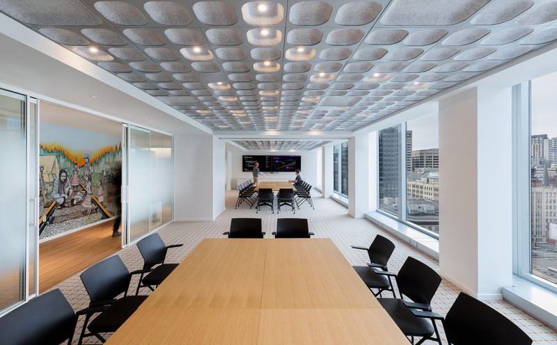 Dossier de presse | 865-61 - Communiqué de presse | Les bureaux d’Accenture à Montréal : allier identité locale et énergie collaborative - Lemay - Design d’intérieur commercial - Crédit photo : Claude-Simon Langlois