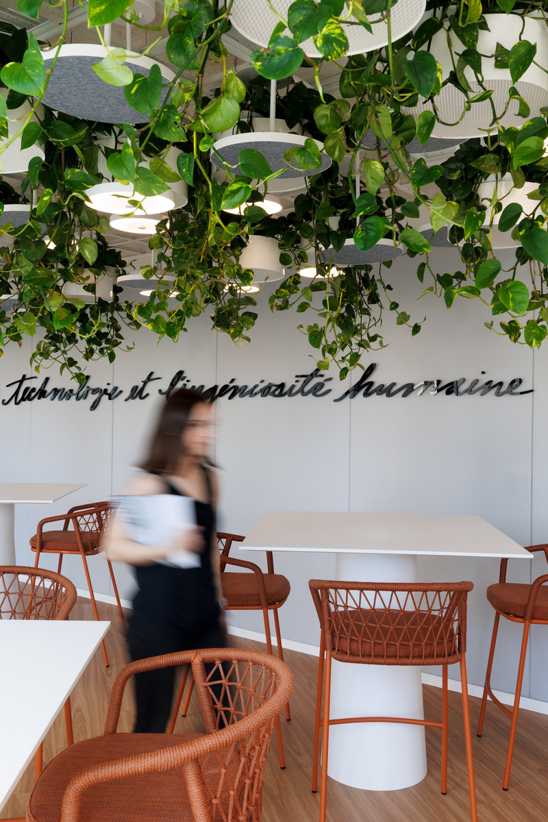 Dossier de presse | 865-61 - Communiqué de presse | Les bureaux d’Accenture à Montréal : allier identité locale et énergie collaborative - Lemay - Design d’intérieur commercial - Crédit photo : Claude-Simon Langlois