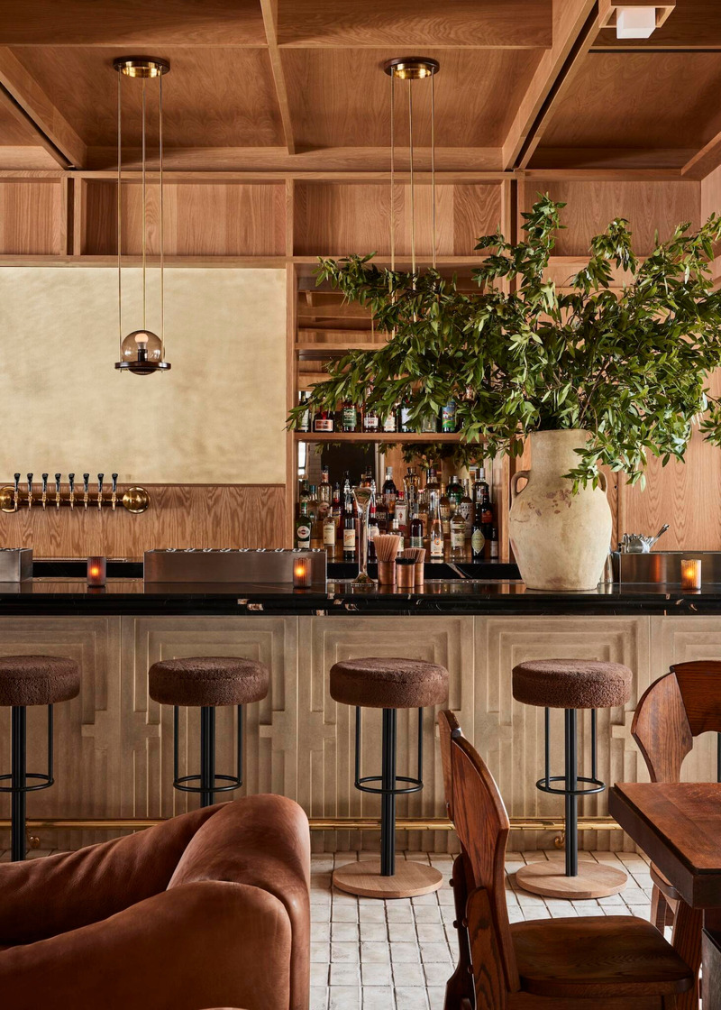 Dossier de presse | 4709-12 - Communiqué de presse | World's 49 Most Striking Interiors Shortlisted for Dezeen Awards 2024 - Dezeen - Concours - MOLLIE Aspen, Post Company, Aspen, United States