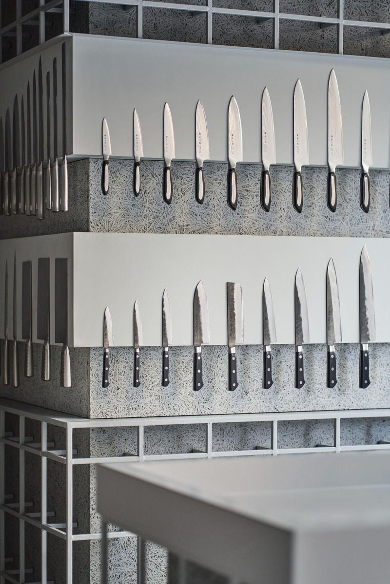 Dossier de presse | 4709-12 - Communiqué de presse | World's 49 Most Striking Interiors Shortlisted for Dezeen Awards 2024 - Dezeen - Concours - TOJIRO KNIFE GALLERY TOKYO, KATATA YOSHIHITO DESIGN, Tokyo, Japan