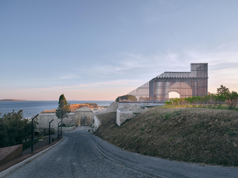 Dossier de presse | 4709-13 - Communiqué de presse | World's 82 Best Buildings Shortlisted for Dezeen Awards 2024 - Dezeen - Concours - Seddülbahir Fortress, KOOP Architects, Canakkale, Turkey