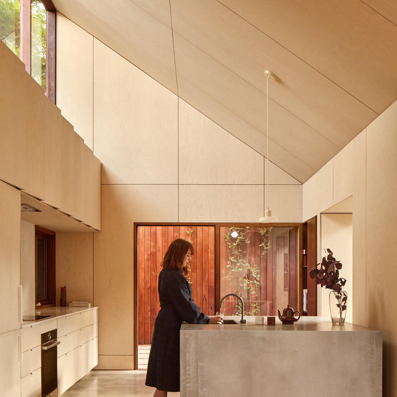 Dossier de presse | 4709-13 - Communiqué de presse | World's 82 Best Buildings Shortlisted for Dezeen Awards 2024 - Dezeen - Concours - Shadow House, GROTTO Studio, Bayswater, Australia