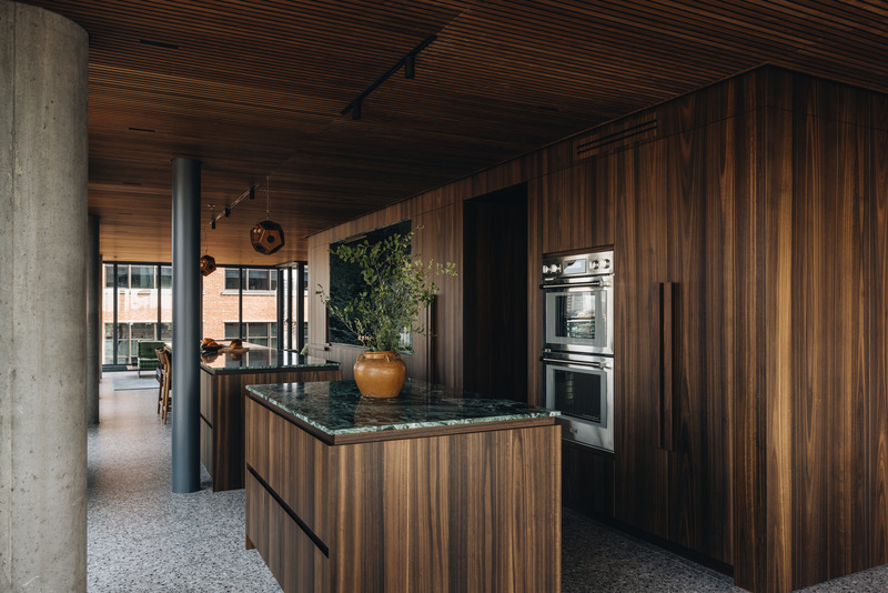 Press kit | 2260-06 - Press release | Party of two Residence - MXMA Architecture & Design +  Patrick St-Onge Habitat - Residential Interior Design - KITCHEN - Photo credit: Photographie Intérieure CO