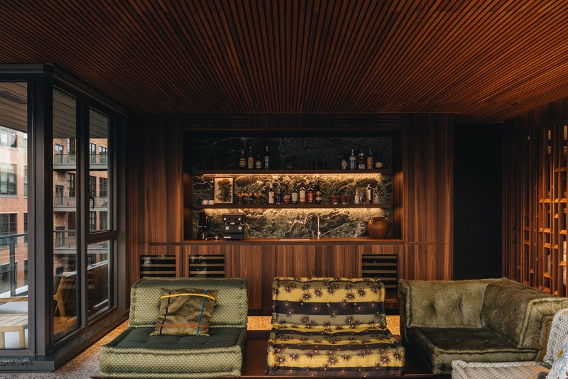 Press kit | 2260-06 - Press release | Party of two Residence - MXMA Architecture & Design +  Patrick St-Onge Habitat - Residential Interior Design -  LOUNGE &amp; BAR  - Photo credit: Photographie Intérieure CO