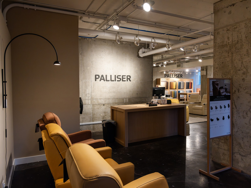 Dossier de presse | 2347-03 - Communiqué de presse | Le magasin EQ3 de la rue King Est à Toronto ouvre un nouveau studio Palliser - EQ3 - Évènement + Exposition - EQ3 King Street Showroom Palliser Studio Launch - Crédit photo : Lyndsey Constable for EQ3<br>