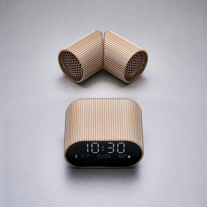 Dossier de presse | 4709-14 - Communiqué de presse | Designers of the Year Shortlist Revealed for Dezeen Awards 2024 - Dezeen - Concours - <p>Ray Speaker Clock by Neil Poulton</p> - Crédit photo : la chambre ichtus