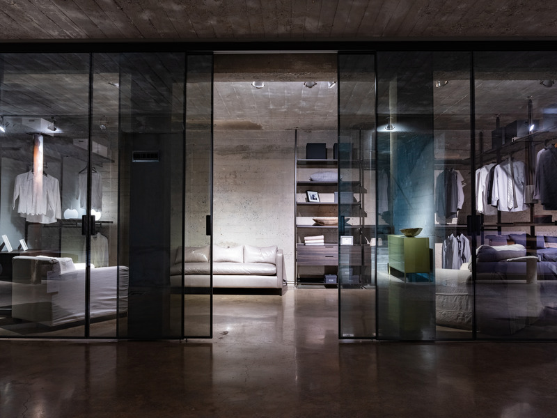 Dossier de presse | 5912-01 - Communiqué de presse | A Tale of Multiple Cities: Cohlmeyer Architecture’s Enduring Collaboration with Montauk Sofa - Cohlmeyer Architecture - Design d’intérieur commercial - Montauk Sofa Calgary - Crédit photo : Rob Moroto