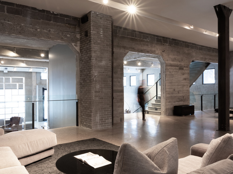 Dossier de presse | 5912-01 - Communiqué de presse | A Tale of Multiple Cities: Cohlmeyer Architecture’s Enduring Collaboration with Montauk Sofa - Cohlmeyer Architecture - Design d’intérieur commercial - Montauk Sofa Calgary - Crédit photo : Rob Moroto