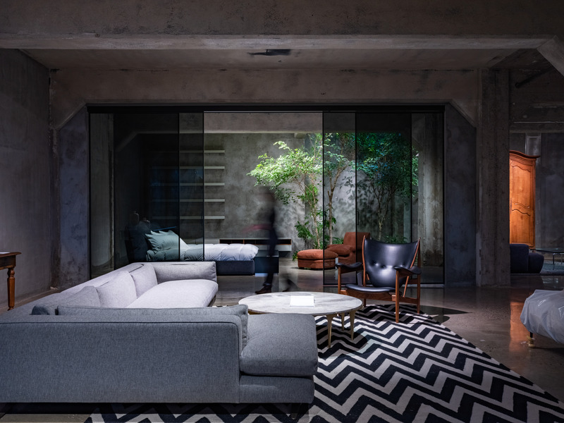 Dossier de presse | 5912-01 - Communiqué de presse | A Tale of Multiple Cities: Cohlmeyer Architecture’s Enduring Collaboration with Montauk Sofa - Cohlmeyer Architecture - Design d’intérieur commercial - Montauk Sofa Calgary - Crédit photo : Rob Moroto