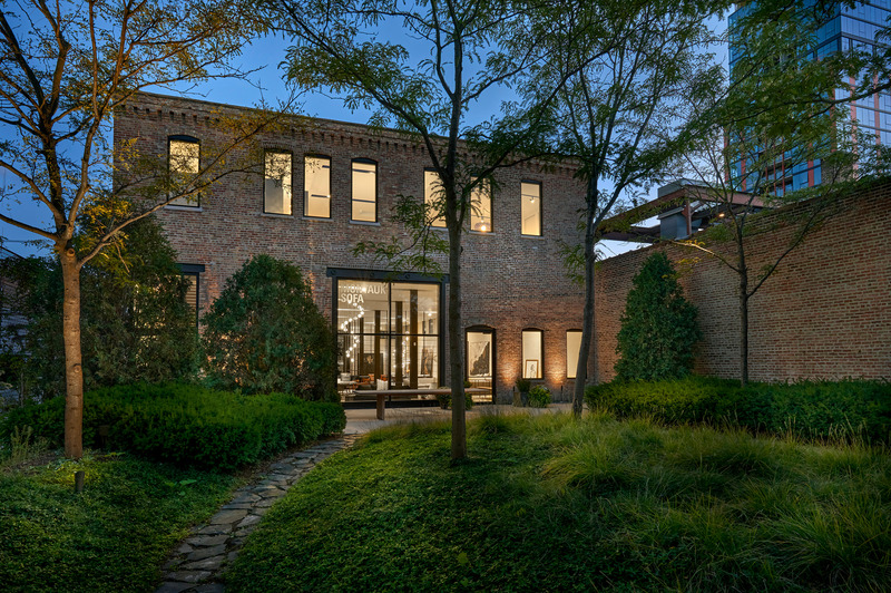Dossier de presse | 5912-01 - Communiqué de presse | A Tale of Multiple Cities: Cohlmeyer Architecture’s Enduring Collaboration with Montauk Sofa - Cohlmeyer Architecture - Design d’intérieur commercial - Montauk Sofa Chicago - Crédit photo : Toni Soluri