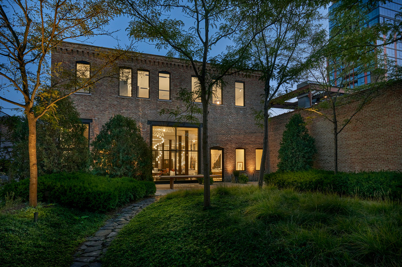 Dossier de presse | 5912-01 - Communiqué de presse | A Tale of Multiple Cities: Cohlmeyer Architecture’s Enduring Collaboration with Montauk Sofa - Cohlmeyer Architecture - Design d’intérieur commercial - Montauk Sofa Chicago - Crédit photo : Toni Soluri