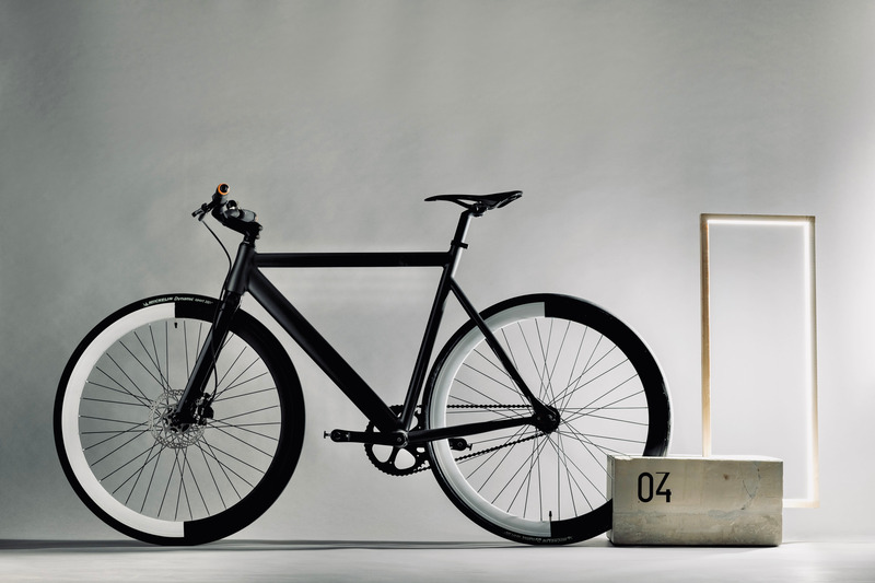 Press kit | 2432-02 - Press release | Introducing CSJT // CE SOIR JE T'AIME: Italy's New Wave - CSJT - Industrial Design - CSJT 2025 CAMPAIGN // The Aura lamp doubles as a versatile bicycle rack - Photo credit: GIOVANNI A. MOCCHETTI