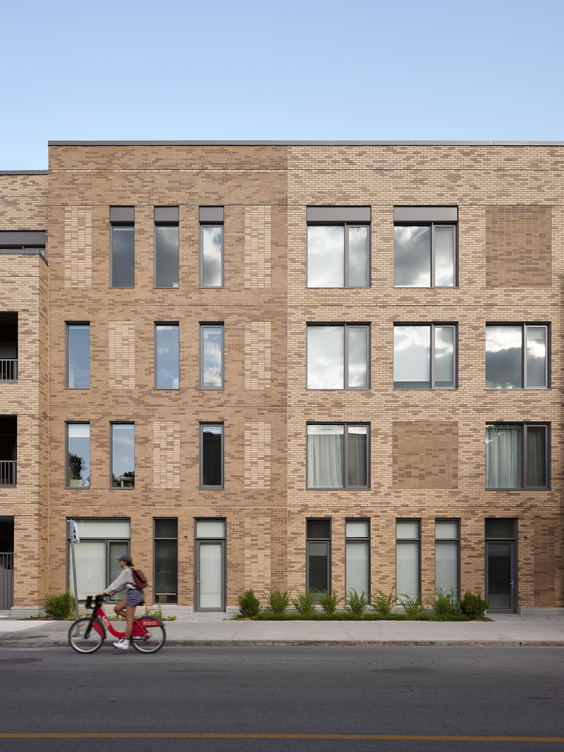 Press kit | 1676-08 - Press release | Mellem Ville-Marie: A Model of Gentle Densification Inspired by Montreal - ADHOC - Residential Architecture - In total, more than 60 housing typologies have been developed. - Photo credit: Maxime Brouillet