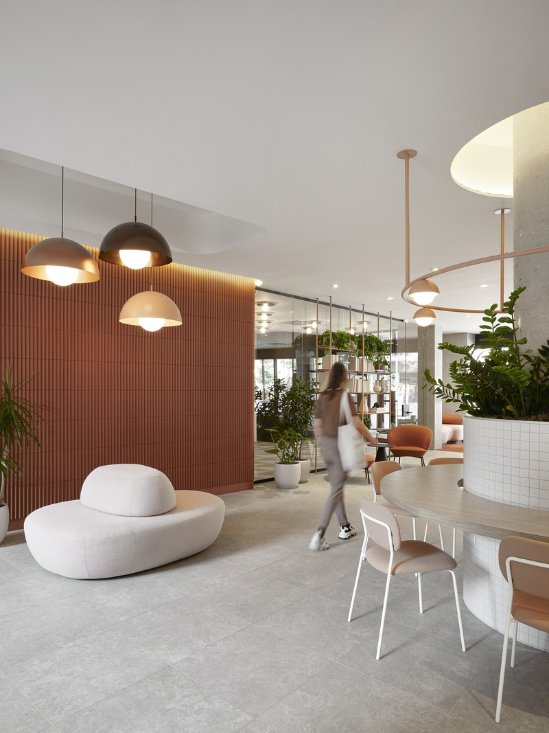 Press kit | 1676-08 - Press release | Mellem Ville-Marie: A Model of Gentle Densification Inspired by Montreal - ADHOC - Residential Architecture - The Quebec-made light fixtures evoke the iconic streetlights of Montreal. - Photo credit: Maxime Brouillet
