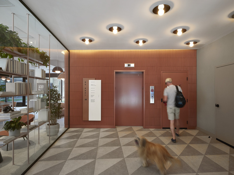 Press kit | 1676-08 - Press release | Mellem Ville-Marie: A Model of Gentle Densification Inspired by Montreal - ADHOC - Residential Architecture - Building entrance hall. - Photo credit: Maxime Brouillet
