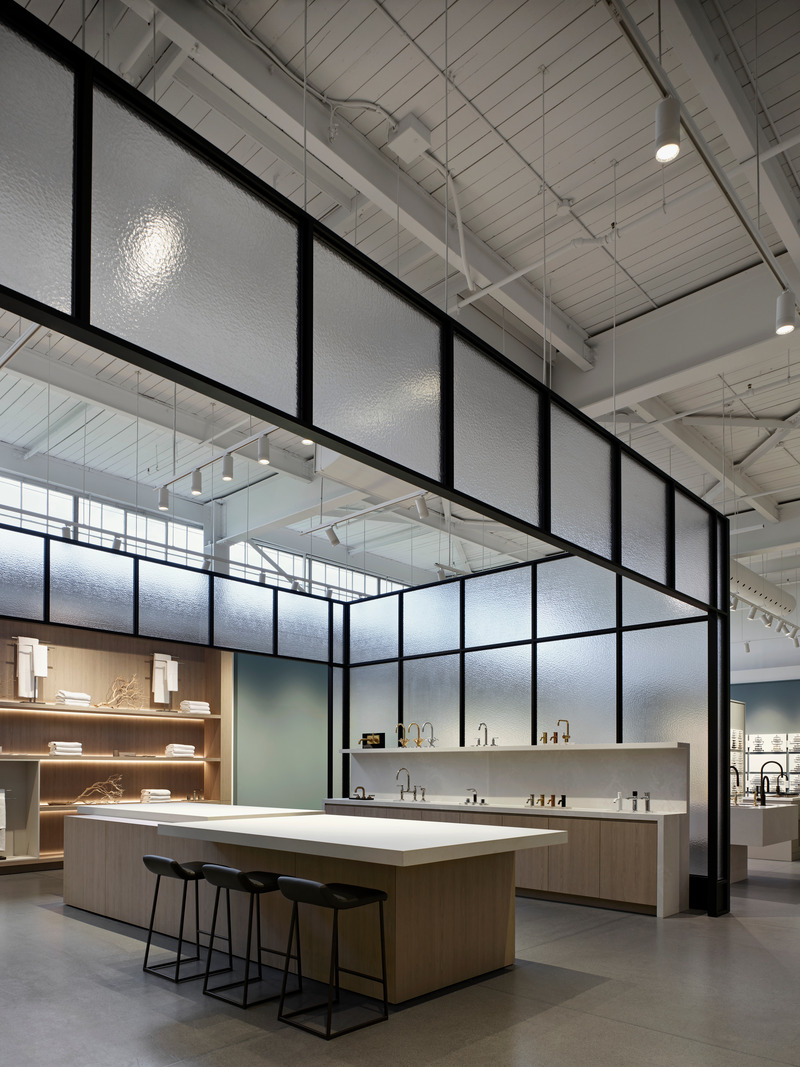 Dossier de presse | 889-08 - Communiqué de presse | BURDIFILEK’s Sophisticated Design Embodies the Essence of a Luxury Brand - BURDIFILEK - Design d’intérieur commercial - Crédit photo : A-Frame Studio