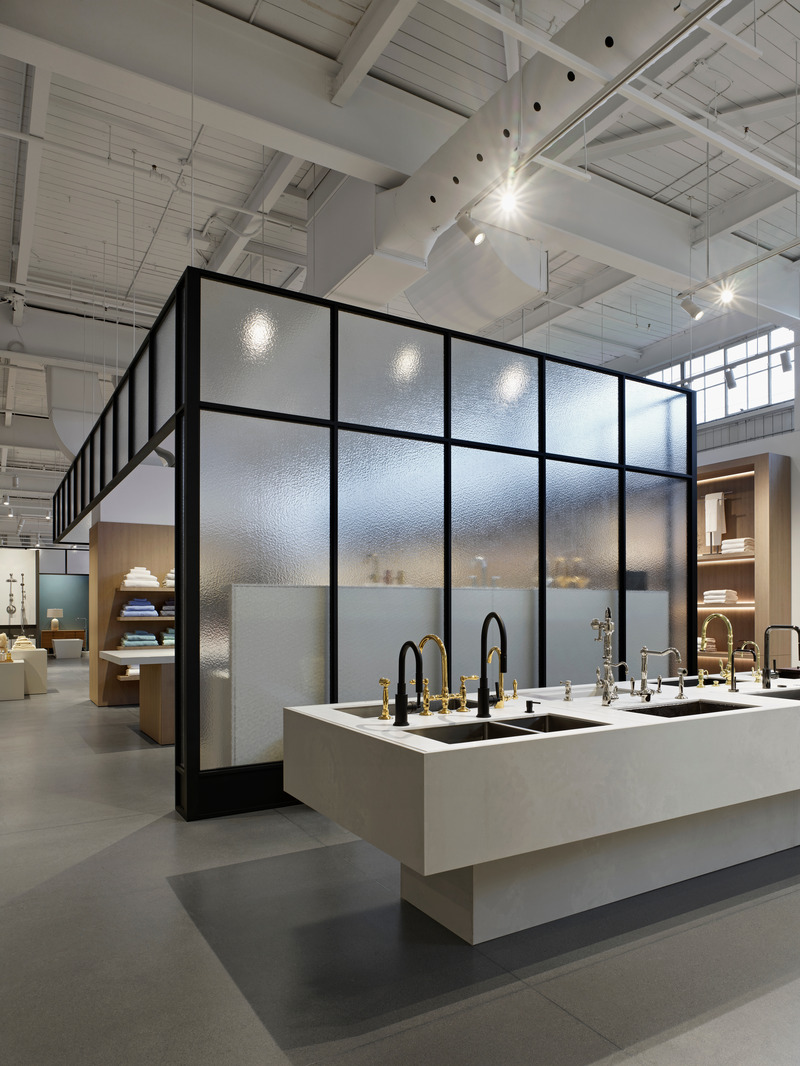 Dossier de presse | 889-08 - Communiqué de presse | BURDIFILEK’s Sophisticated Design Embodies the Essence of a Luxury Brand - BURDIFILEK - Design d’intérieur commercial - Crédit photo : A-Frame Studio