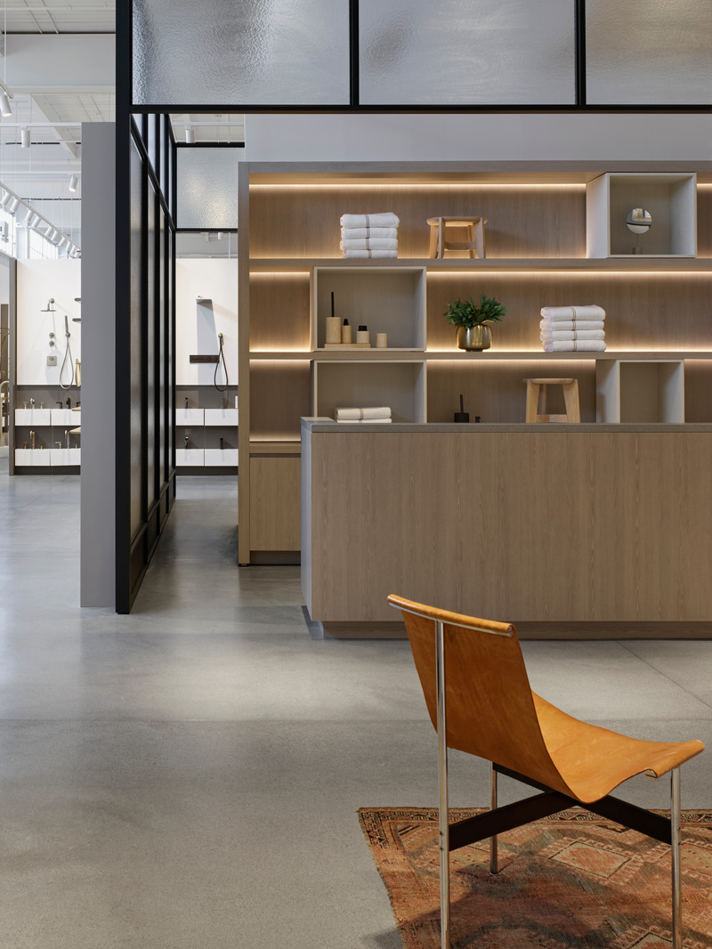 Dossier de presse | 889-08 - Communiqué de presse | BURDIFILEK’s Sophisticated Design Embodies the Essence of a Luxury Brand - BURDIFILEK - Design d’intérieur commercial - Crédit photo : A-Frame Studio