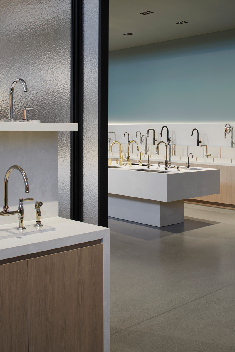 Dossier de presse | 889-08 - Communiqué de presse | BURDIFILEK’s Sophisticated Design Embodies the Essence of a Luxury Brand - BURDIFILEK - Design d’intérieur commercial - Crédit photo : A-Frame Studio
