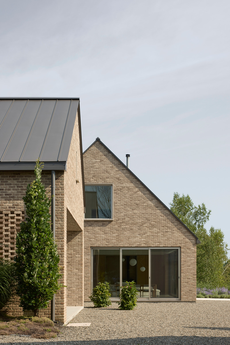 Press kit | 780-09 - Press release | Des Lauriers House - Paul Bernier Architecte - Residential Architecture - Photo credit: James Brittain