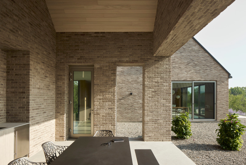 Press kit | 780-09 - Press release | Des Lauriers House - Paul Bernier Architecte - Residential Architecture - Photo credit: James Brittain