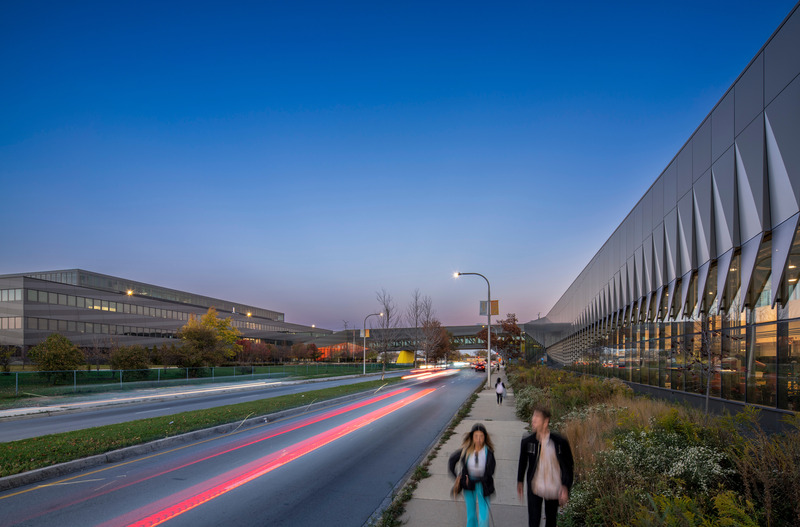 Press kit | 2329-09 - Press release | Richard J. Daley College Campus - JGMA - Institutional Architecture - Dusk - Photo credit: Tom Rossiter