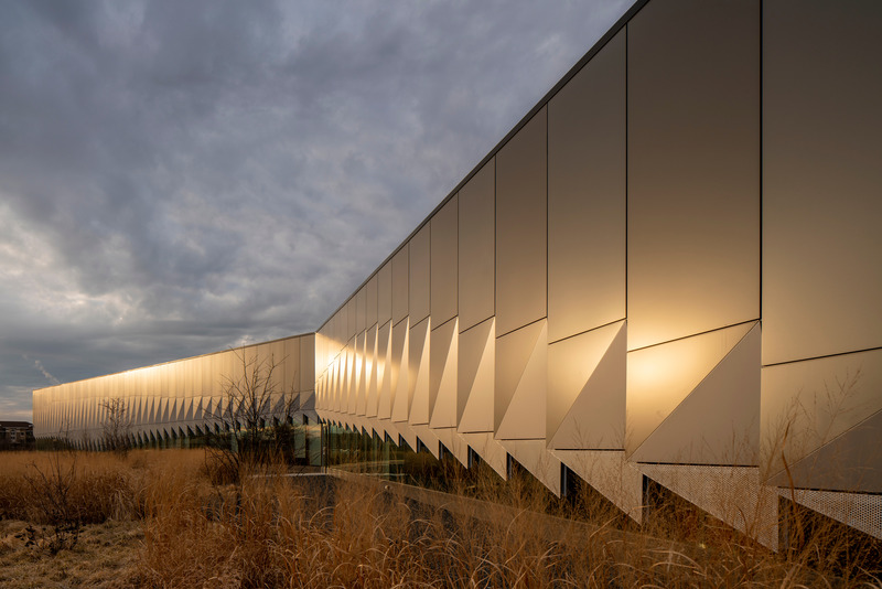 Press kit | 2329-09 - Press release | Richard J. Daley College Campus - JGMA - Institutional Architecture - Sunset Panel Detail - Photo credit: Tom Rossiter