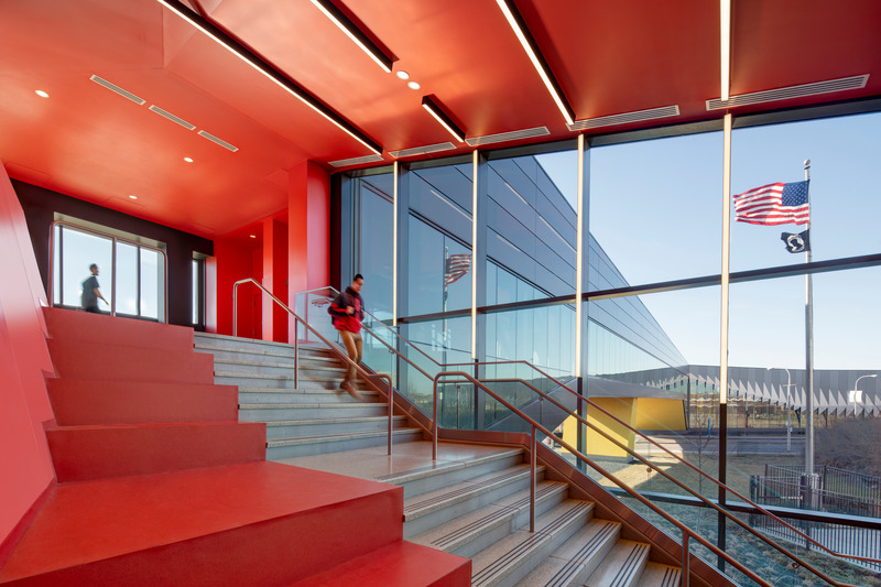 Press kit | 2329-09 - Press release | Richard J. Daley College Campus - JGMA - Institutional Architecture - Stair Gathering to Bridge - Photo credit: Tom Rossiter
