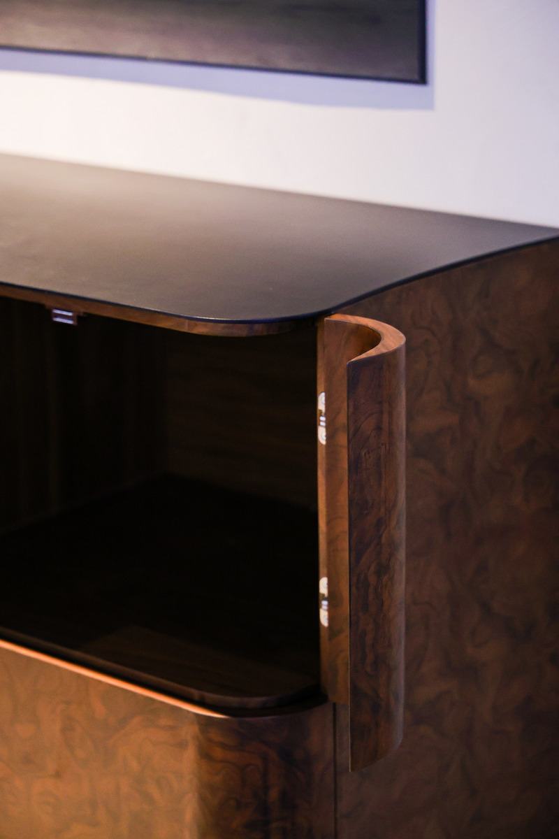 Dossier de presse | 7618-01 - Communiqué de presse | hm-LI Studio Introduces Three New Furniture Collections: Weaving Chair, Le Sourire Chair, and Curl Cabinet Series - hm-LI Studio - Produit - Crédit photo : hm-LI Studio