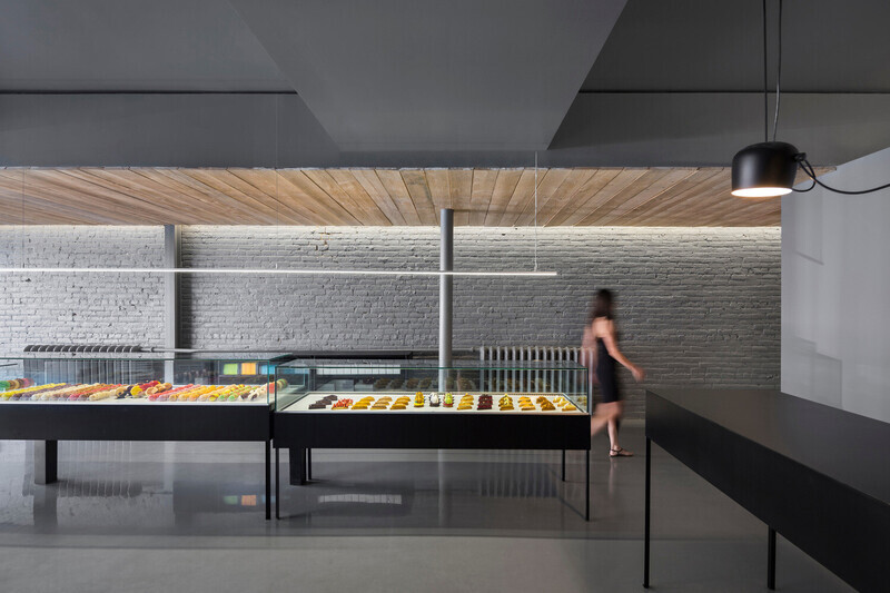 Salle de presse | v2com-newswire | Fil de presse | Architecture | Design | Art de vivre - Communiqué de presse - Aménagement d’une pâtisserie, pignon sur rue - Atelier Moderno & Anne Sophie Goneau