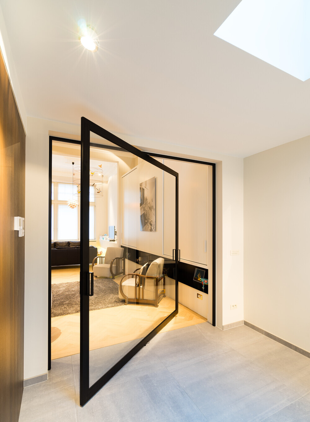 v2com newswire: Press release distribution, Architecture, Design