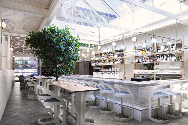 Newsroom | v2com-newswire | Newswire | Architecture | Design | Lifestyle - Press release - Restaurant "Perles et Paddock" - FX Studio by clairoux