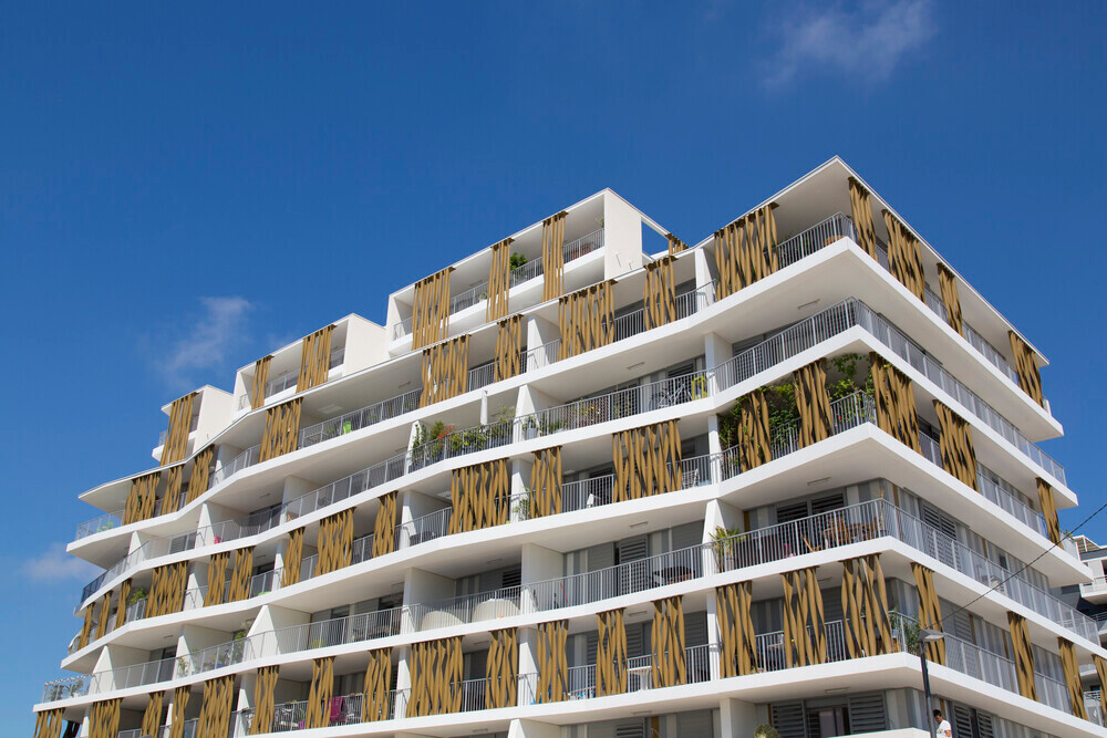 L’Appartement FRENCH BORDER T-SH Press kit - 87-Apartment Housing Complex «Lez-in-Art» in the Left