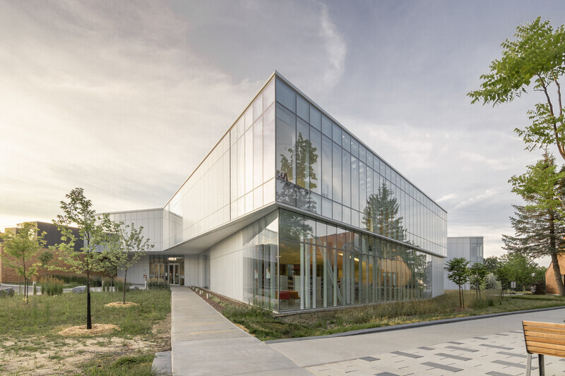 Salle de presse | v2com-newswire | Fil de presse | Architecture | Design | Art de vivre - Communiqué de presse - Bibliothèque de Pierrefonds - Chevalier Morales / DMA architectes en consortium
