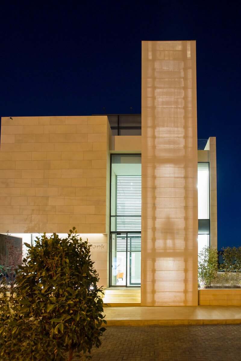 Newsroom | v2com-newswire | Newswire | Architecture | Design | Lifestyle - Press release - Capital Bank's Facade in Jordan with Self-Supporting LUCEM Light-Concrete Walls - LUCEM GmbH