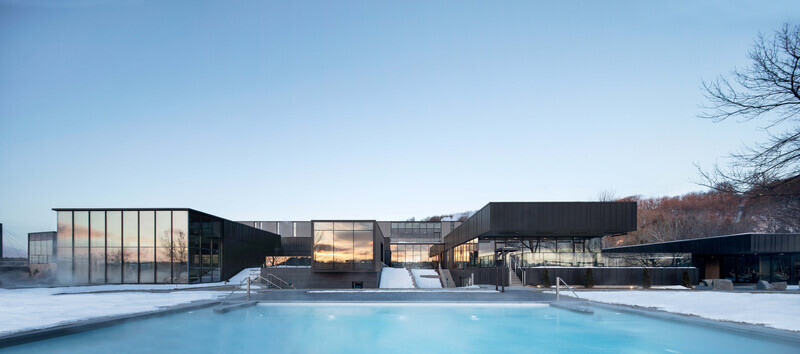 Salle de presse | v2com-newswire | Fil de presse | Architecture | Design | Art de vivre - Communiqué de presse - Le Strøm spa nordique du Vieux-Québec finaliste aux The International Hotel & Property Awards: Les votes sont ouverts - Strøm spa nordique