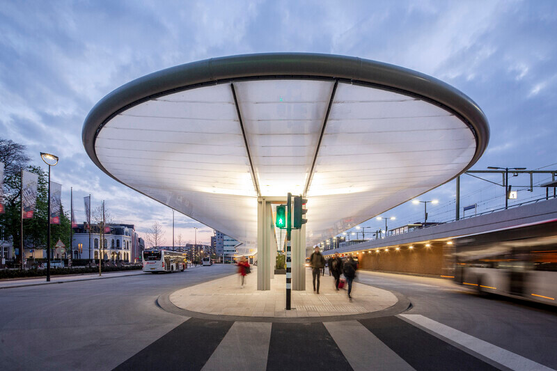 Dossier de presse - Communiqué de presse - cepezed designs first self-sufficient bus station in The Netherlands - cepezed