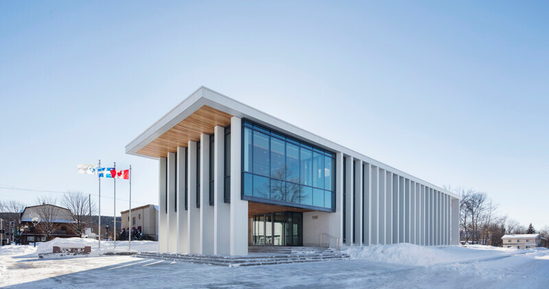 Salle de presse | v2com-newswire | Fil de presse | Architecture | Design | Art de vivre - Communiqué de presse - Hôtel de ville de Rigaud - Affleck de la Riva architectes