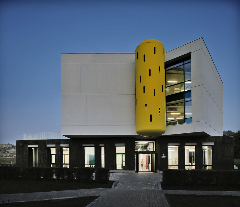 Salle de presse | v2com-newswire | Fil de presse | Architecture | Design | Art de vivre - Communiqué de presse - École secondaire Ayb - Storaket Architectural Studio