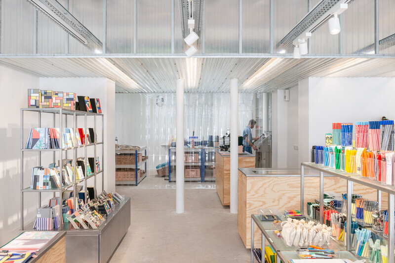 Salle de presse | v2com-newswire | Fil de presse | Architecture | Design | Art de vivre - Communiqué de presse - Nouveau showroom Papier Tigre - Cent15 architecture