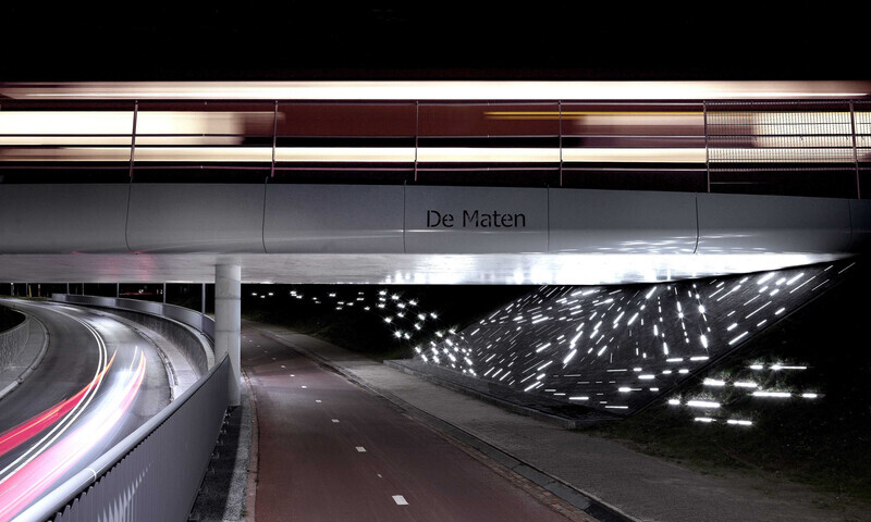 Newsroom | v2com-newswire | Newswire | Architecture | Design | Lifestyle - Press release - Passing Trains Provoke a Waterfall of Light in Artwork by Matthias Oostrik - Matthias Oostrik