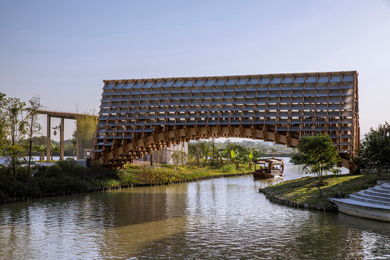 Salle de presse | v2com-newswire | Fil de presse | Architecture | Design | Art de vivre - Communiqué de presse - Pont en bois au bord de l'eau à Gulou - LUO studio
