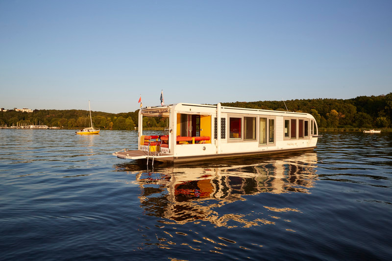 Dossier de presse - Communiqué de presse - Solar + Design = Tiny Home on the Water - Crossboundaries