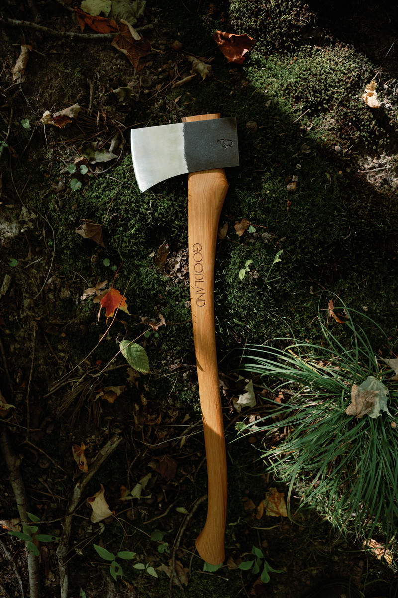 Dossier de presse - Communiqué de presse - GOODLAND Releases Hand-Crafted Wood Splitting Axe - GOODLAND