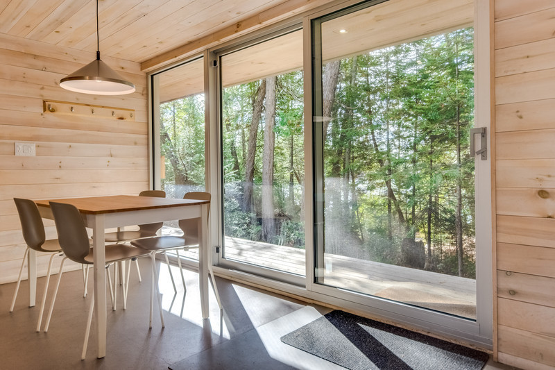 Press kit - Press release - Corporation du Parc du Poisson Blanc’s cabins - Fabelta, fenestration systems