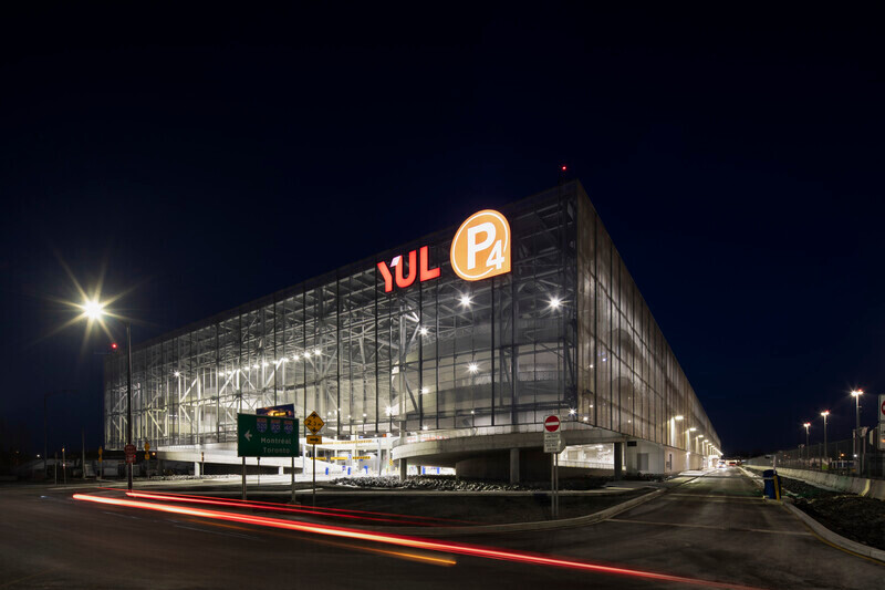 Salle de presse | v2com-newswire | Fil de presse | Architecture | Design | Art de vivre - Communiqué de presse - La fonction s'unit à l'art pour la durabilité : à YUL Aéroport international Montréal-Trudeau, le stationnement étagé P4 accueille un monde en mouvement - Jodoin Lamarre Pratte architectes et Lemay en consortium