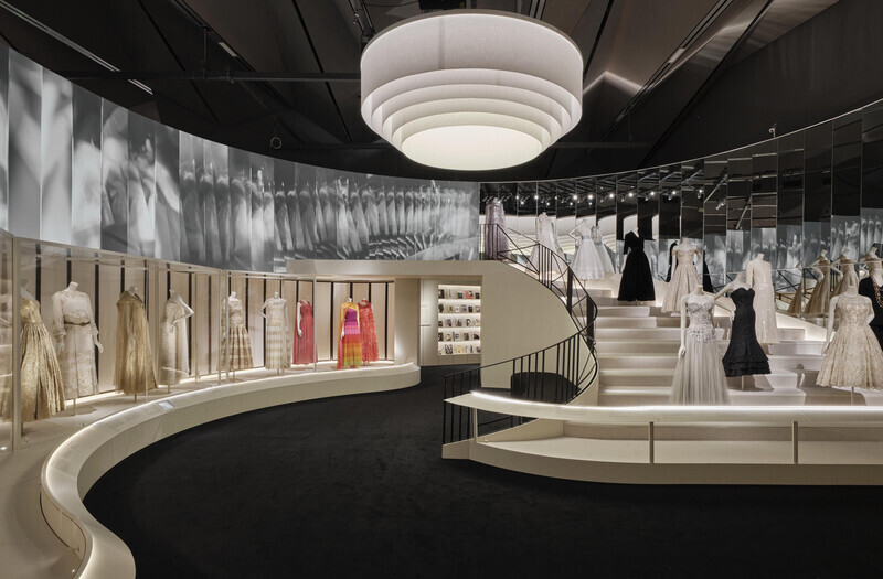 Salle de presse | v2com-newswire | Fil de presse | Architecture | Design | Art de vivre - Communiqué de presse - Les lauréats des LIT Lighting Design Awards 2024 dévoilés et Allen Lee Hughes, l'icône de l'éclairage de théâtre, récompensé pour l'ensemble de sa carrière - 3C Awards