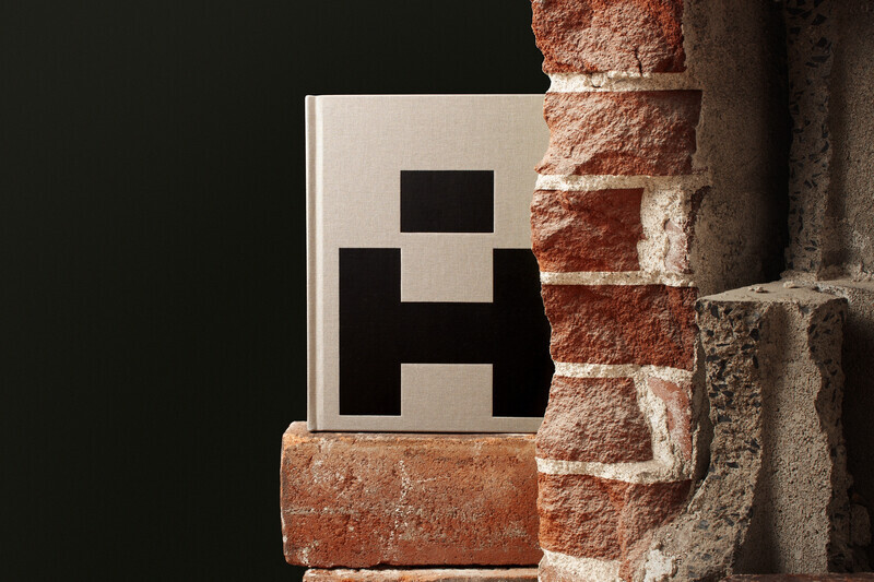Salle de presse | v2com-newswire | Fil de presse | Architecture | Design | Art de vivre - Communiqué de presse - ADHOC célèbre 10 ans de pratique avec la parution de Être Habité, un livre sur l’architecture, les humains et le territoire - ADHOC
